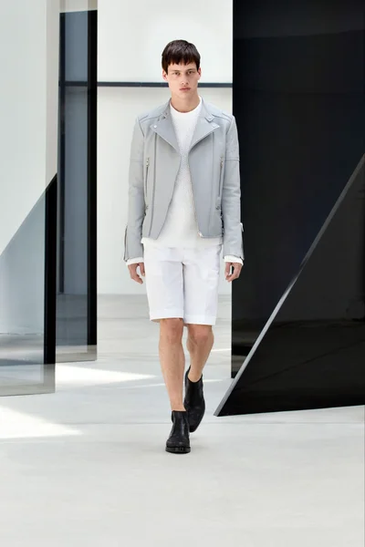 Look 11